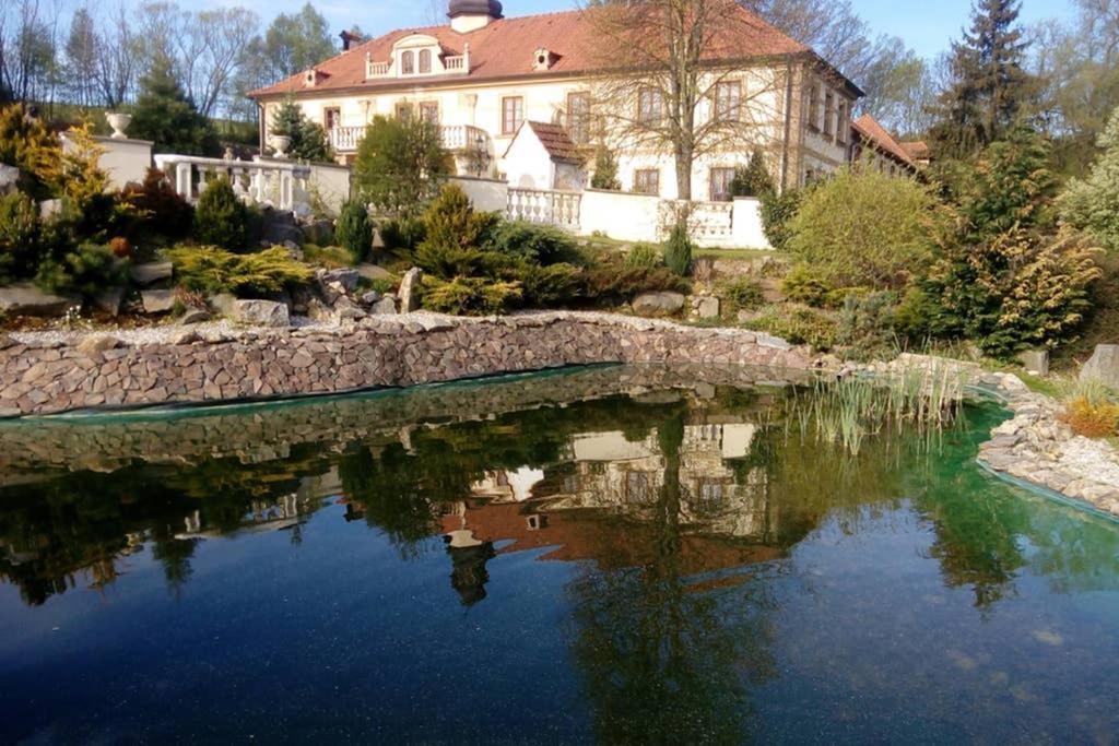 Zamecek Zdiky - Moderni Velky Apartman Bujanov Luaran gambar